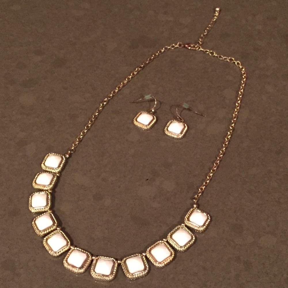 ⚠️FINAL MARKDOWN⚠️ 📿CC Necklace + Earring Set